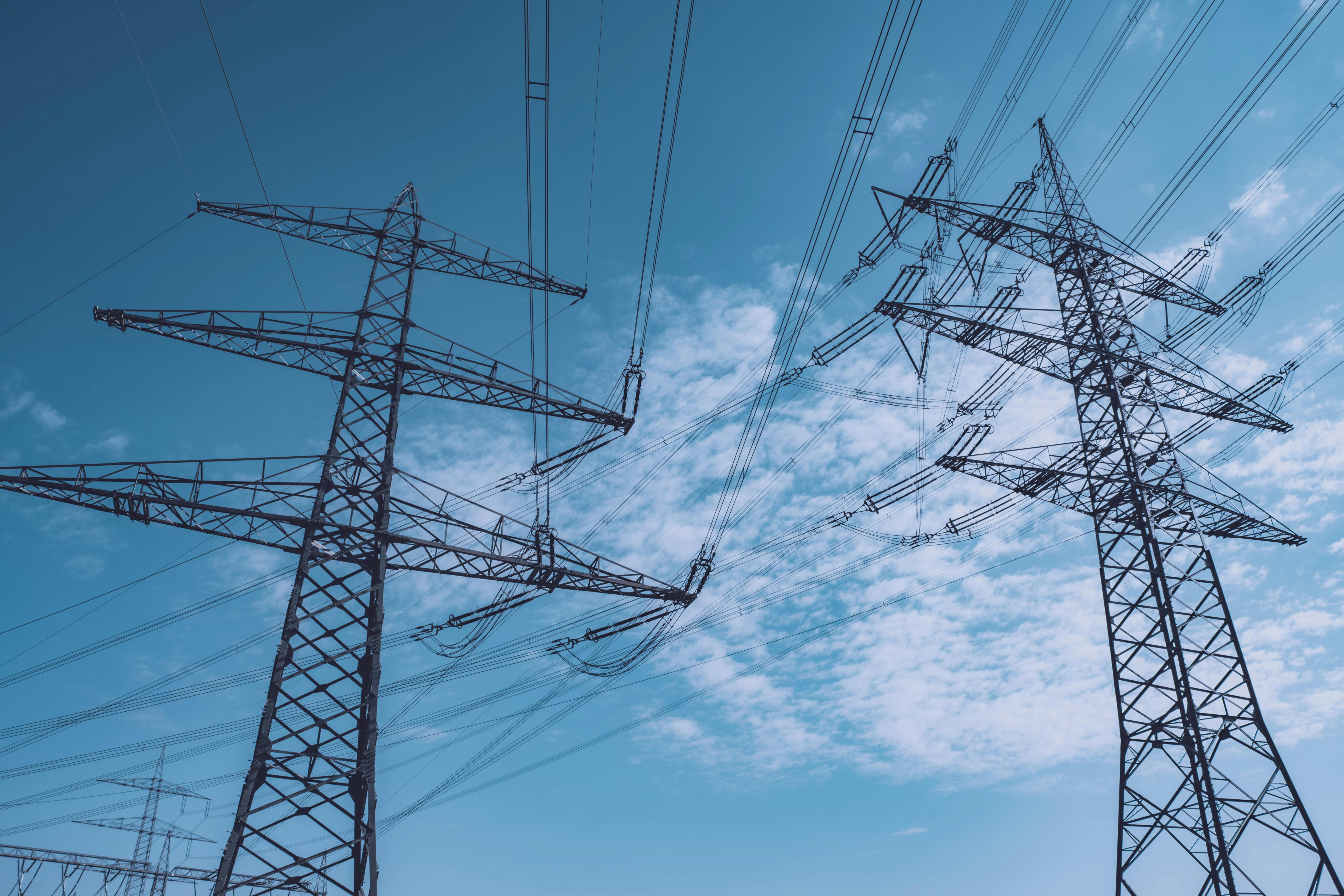 Power transmission lines and data centre infrastructure