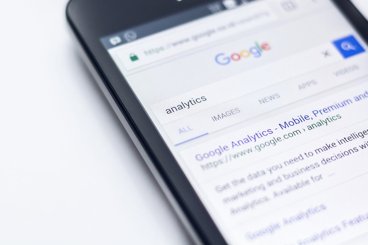 Smartphone displaying a Google search screen