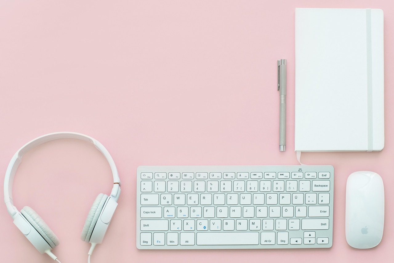 Office desk and laptop representing the white-collar workplace at the centre of AI layoff claims