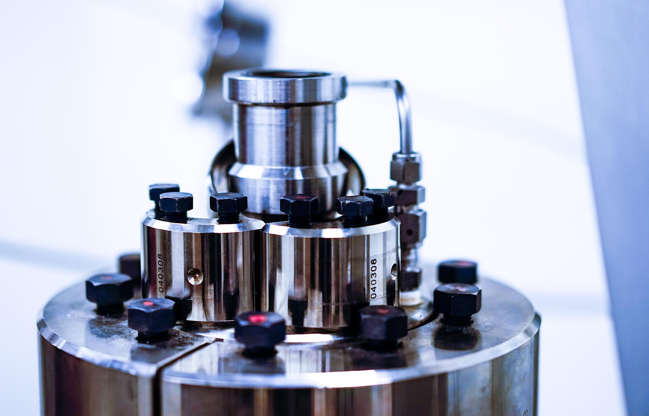 Precision laboratory hardware used as a visual stand-in for quantum timing equipment.